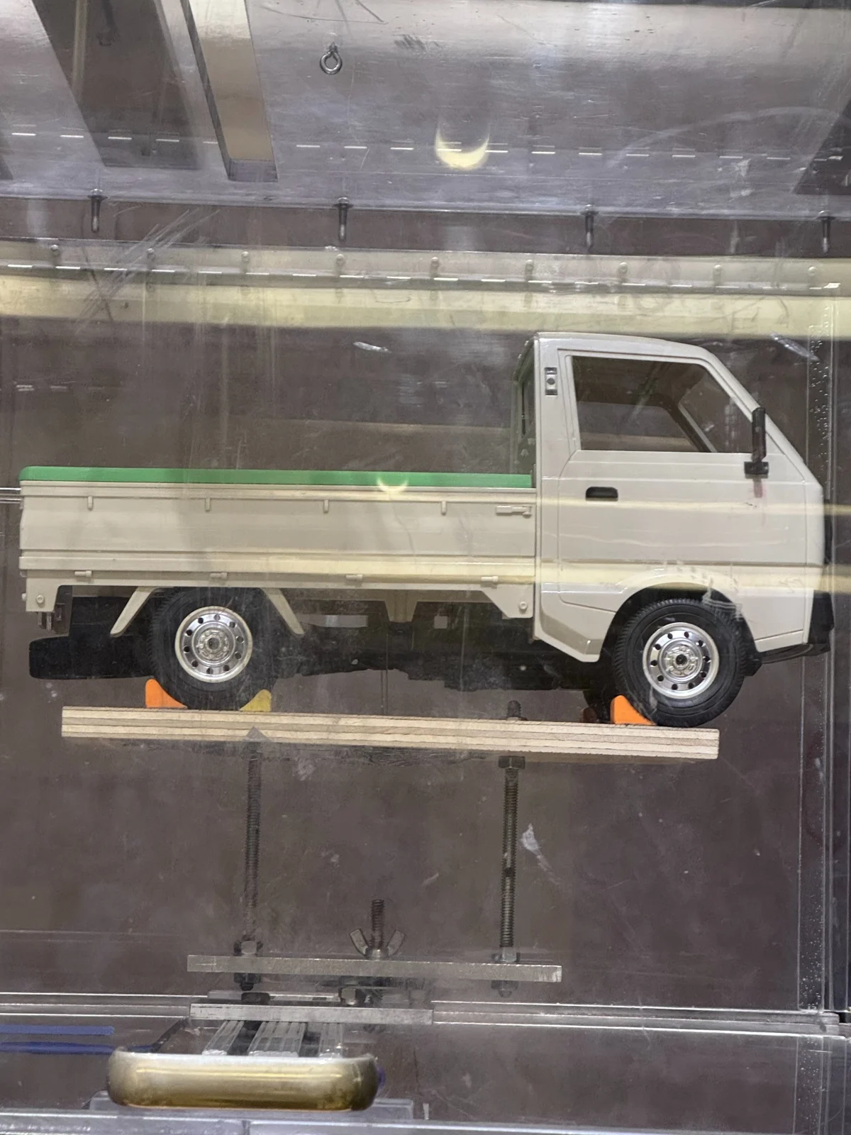 The flat-cover configuration mounted in the wind tunnel.